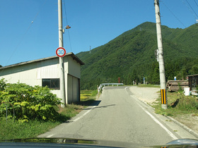 民家が立ち並ぶ下野街道