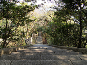 鋸山の石階段