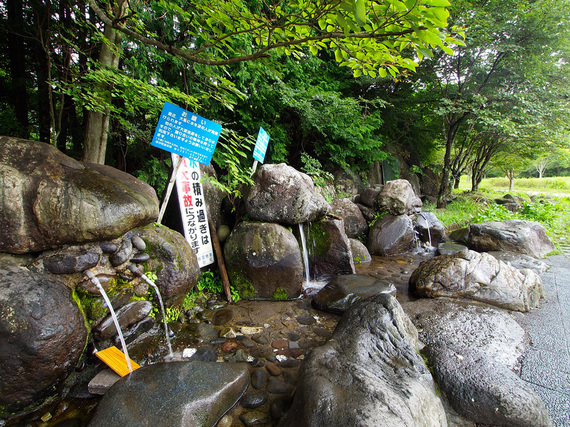 尚仁沢名水パークの水汲み場