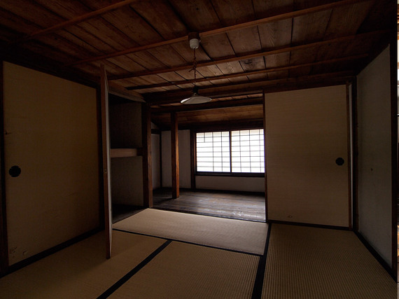 天井が低い2階の日本家屋