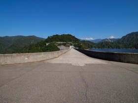 奥只見湖　ダムの天端