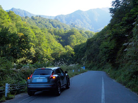 奥只見湖沿いの国道352号