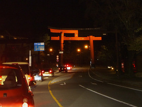 暗闇の中禅寺湖湖畔のR120