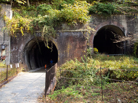旧線跡のトンネル