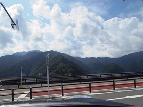 奥多摩湖の駐車場より