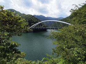 奥多摩湖と三頭橋