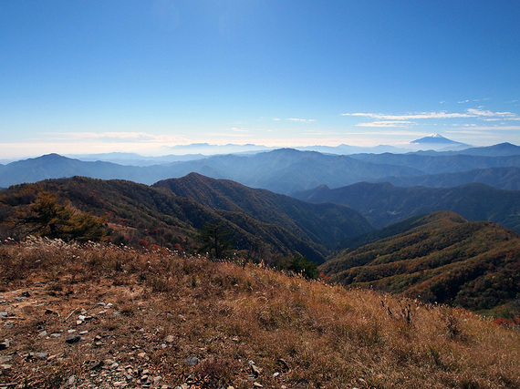 鷹ノ巣山頂上からの遠望