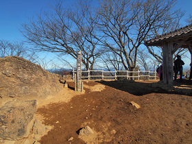 日の出山 山頂