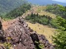 ゴツゴツ岩の山道