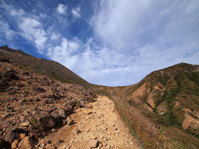 峰の茶屋に向かう登山道