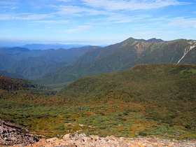 峰の茶屋跡から牛ヶ首に向かう山道からの風景