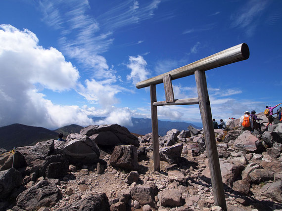 茶臼岳山頂の鳥居