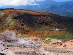 茶臼岳から峰の茶屋跡に向かう下山道からの眺望1