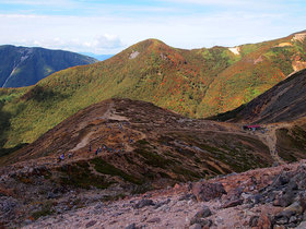 茶臼岳から峰の茶屋跡に向かう下山道からの眺望3