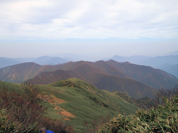 平標山頂から北側の遠望