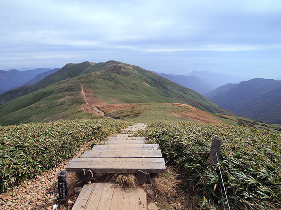 平標山頂から東側(仙ノ倉山)の遠望