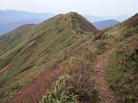 平標山頂から西側の遠望