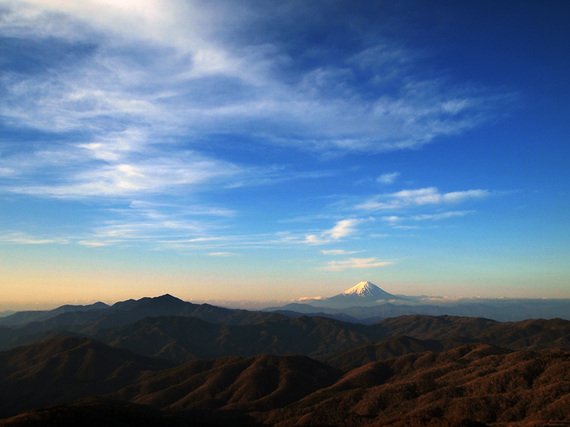 笠取山山頂から望む夜明けの富士山