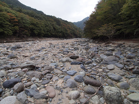 白岩半島の川原