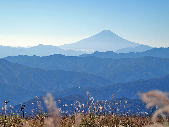 鷹ノ巣山山頂直下の草原からの展望3