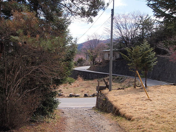 将監登山道出口