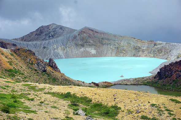 草津白根山 湯釜