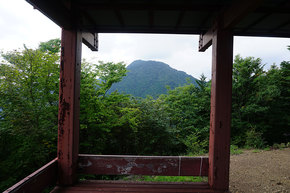 展望台から大岳山を望む