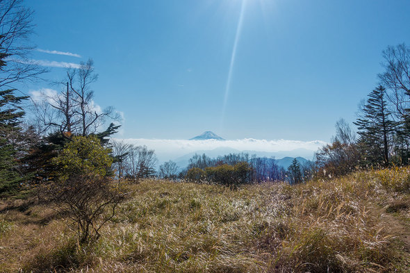 雁ケ腹摺山 山頂13時の眺望