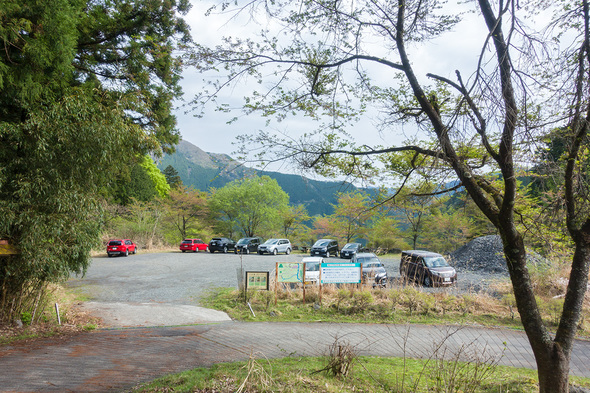 栃寄 登山者用駐車場(無料)