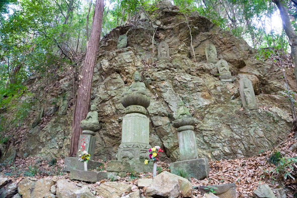 天覧山 十六羅漢