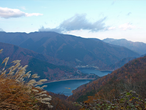 遠望の奥多摩湖