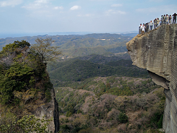 鋸山山頂展望台　地獄のぞき