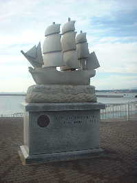 白鳥大橋記念館の船のオブシェ