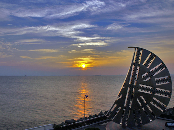 海ほたるからの綺麗な夕日と東京湾