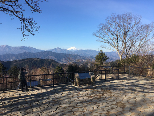 高尾山山頂展望台から富士山の眺望