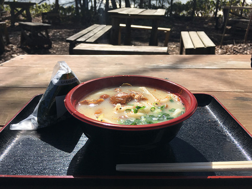 三角点かげ信小屋のなめこうどん