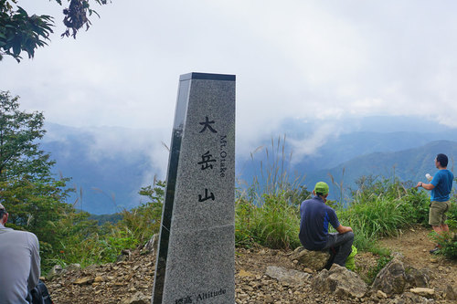 大岳山の新しい山頂標