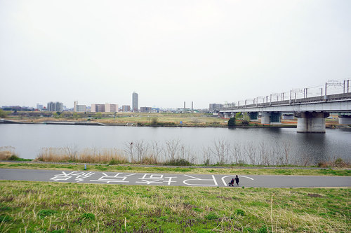 荒川サイクリングロード上のJR埼京線