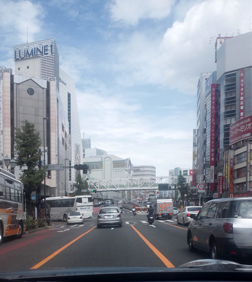 甲州街道　新宿ルミネ前